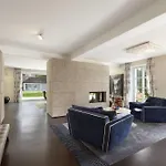 House With Private Pool And Garden